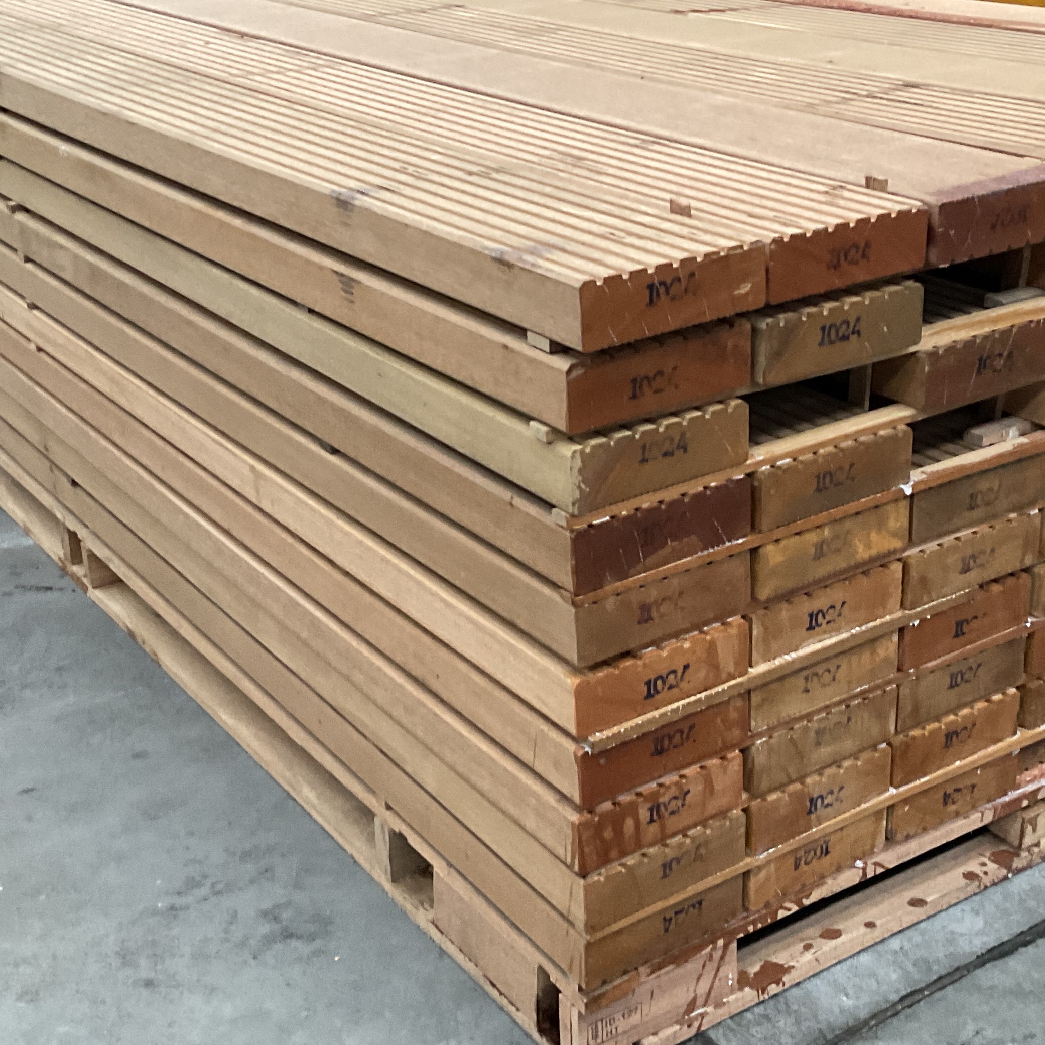 Bangkirai geprofileerd, Houthandel Smets, Itauba, Ipe, Garapa, Hardhout