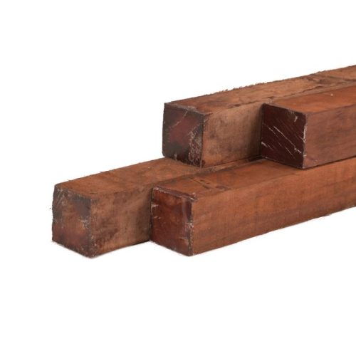 Houthandel Smets, Azobé palen Azobé hout hardhouten palen duurzaam hardhout tropisch hardhout palen palen voor beschoeiing palen voor damwand palen voor schutting palen voor steiger buitenpalen hout
